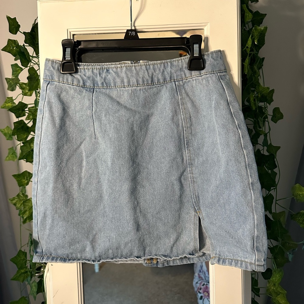 extra small jean skirt with slight slit and zipper in back! brand: forever 21